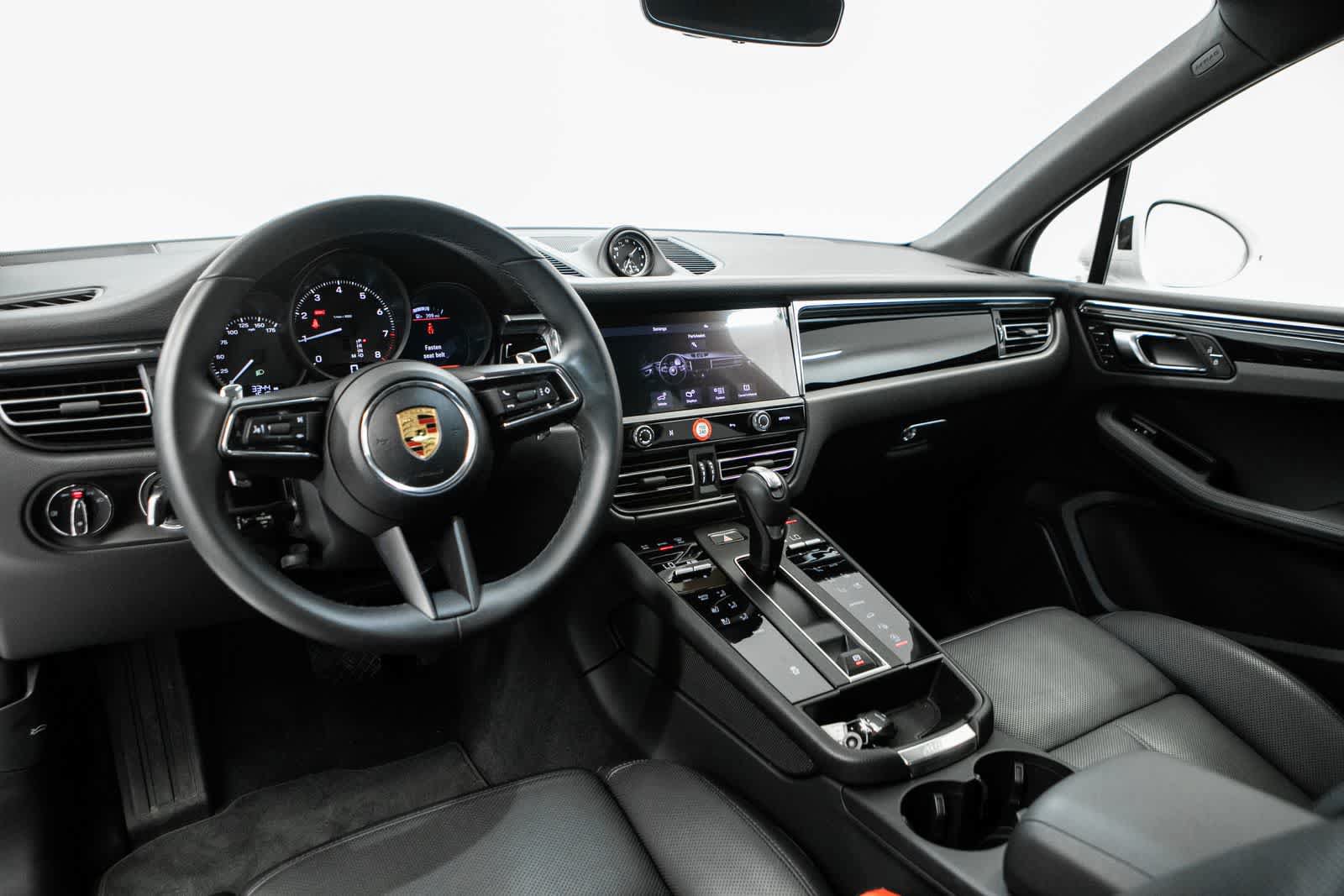 Certified 2025 Porsche Macan AWD/4WD image 13