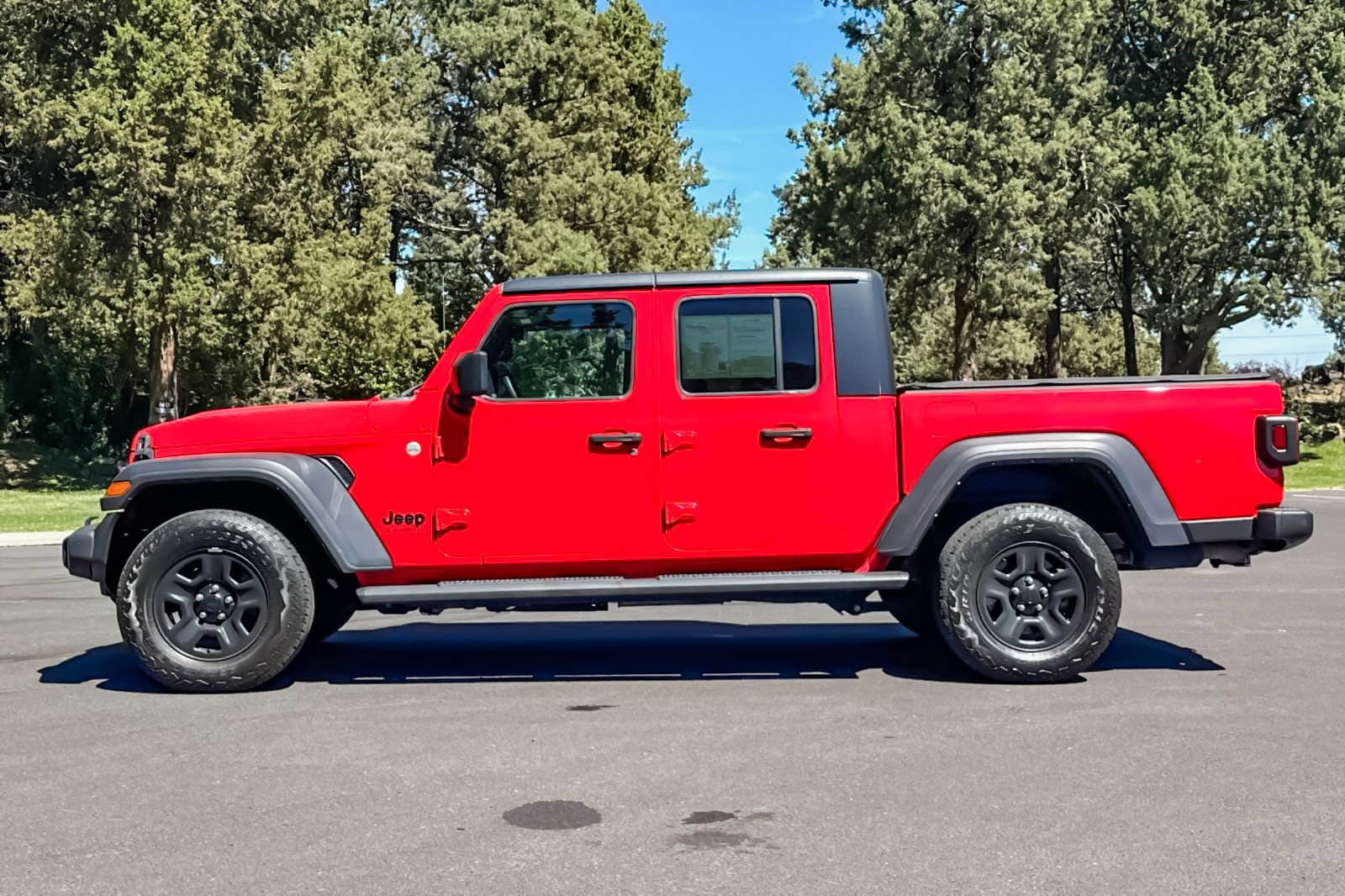 Used 2021 Jeep Gladiator Sport w/ Trailer Tow Package AWD/4WD image 8