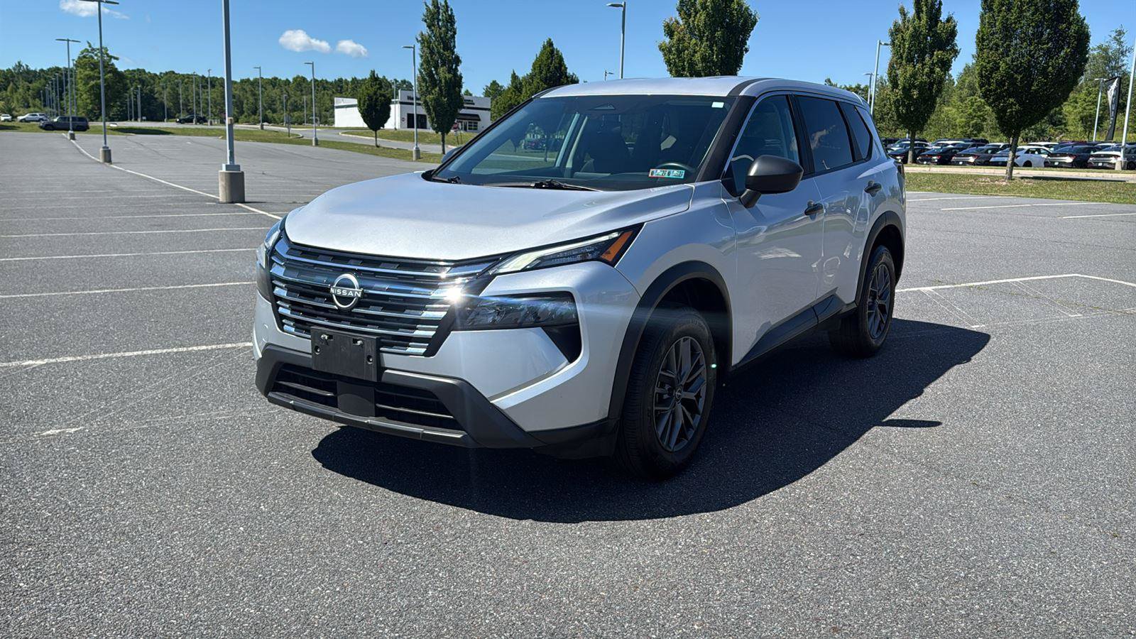 Used 2025 Nissan Rogue S AWD/4WD image 11