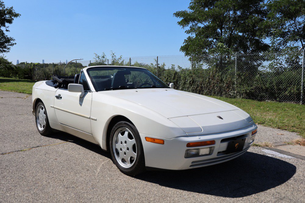 Used 1990 Porsche 944 Cabriolet RWD image 2