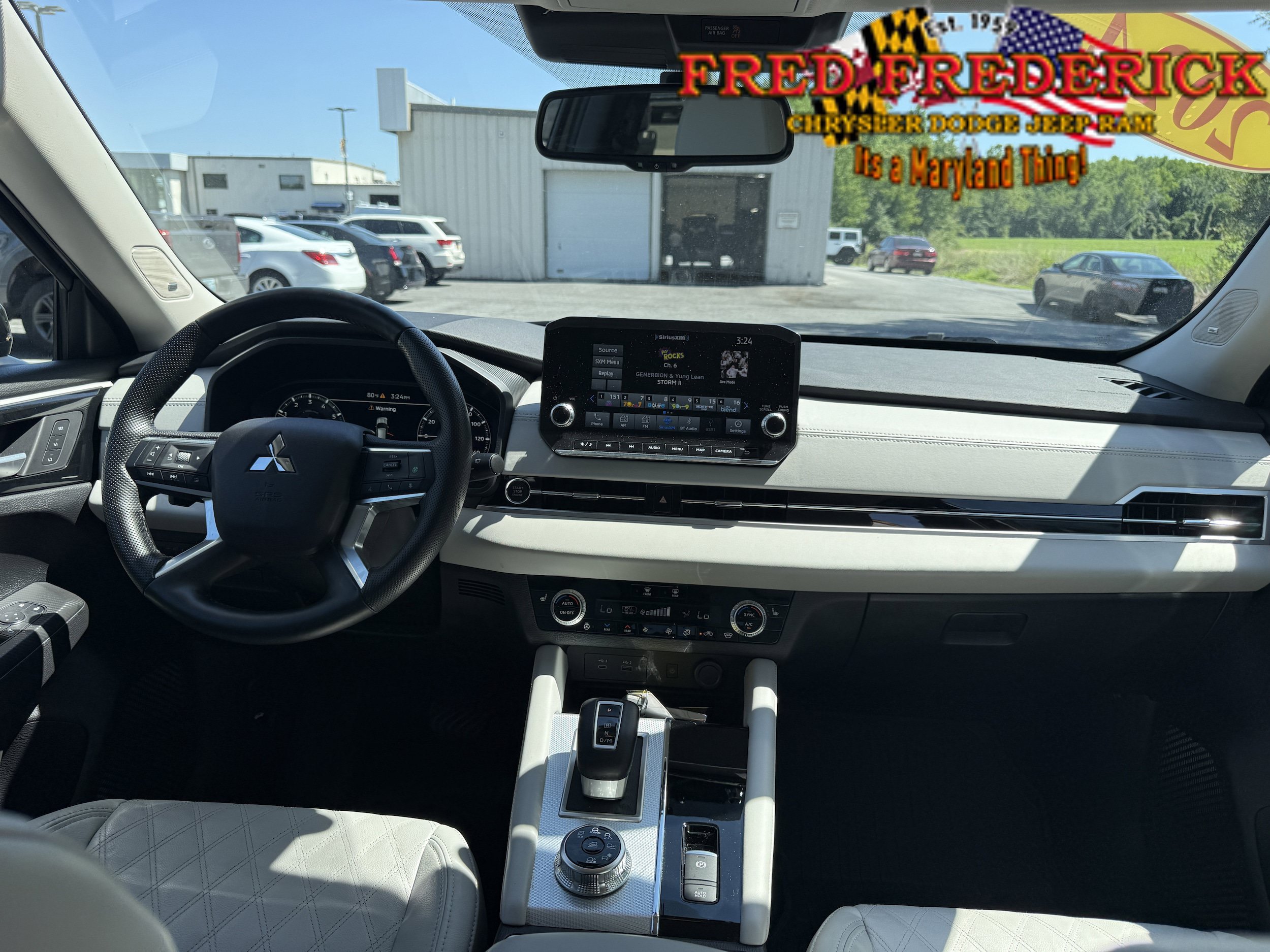Used 2024 Mitsubishi Outlander SEL AWD/4WD image 17