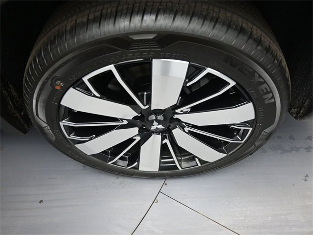 New 2025 Mitsubishi Outlander SE image 7