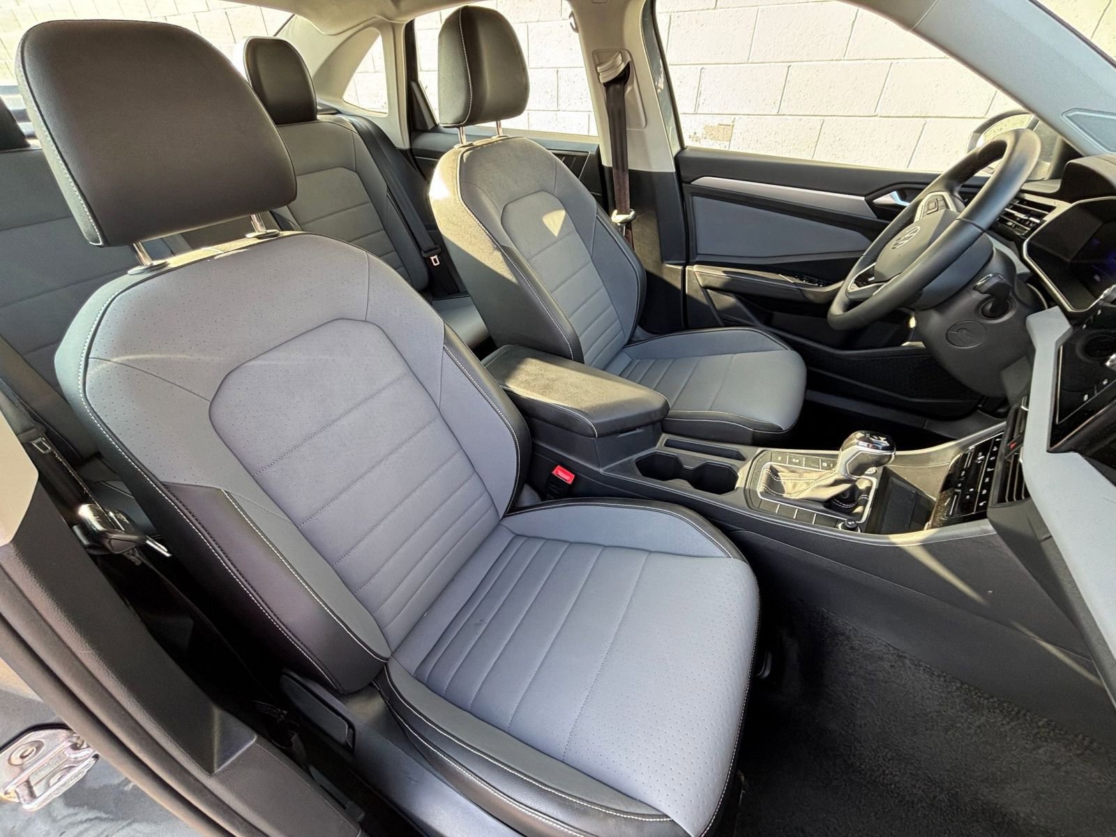 Used 2025 Volkswagen Jetta SE image 41