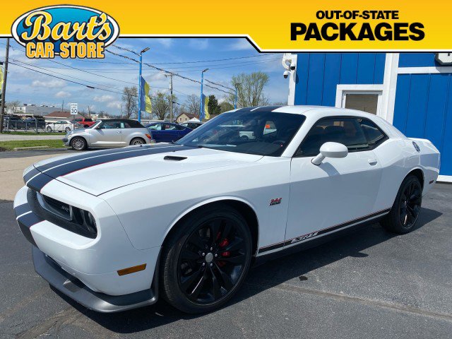 Used 2014 Dodge Challenger SRT8 w/ Harman/Kardon Audio Group RWD image 3