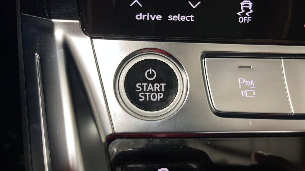 Used 2022 Audi e-tron Prestige w/ Prestige Package AWD/4WD image 20