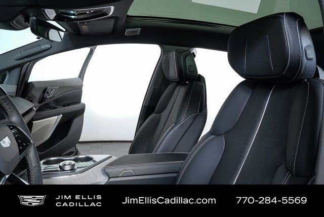 Certified 2025 Cadillac Optiq Luxury 2 w/ LPO, Floor Liner Package image 5