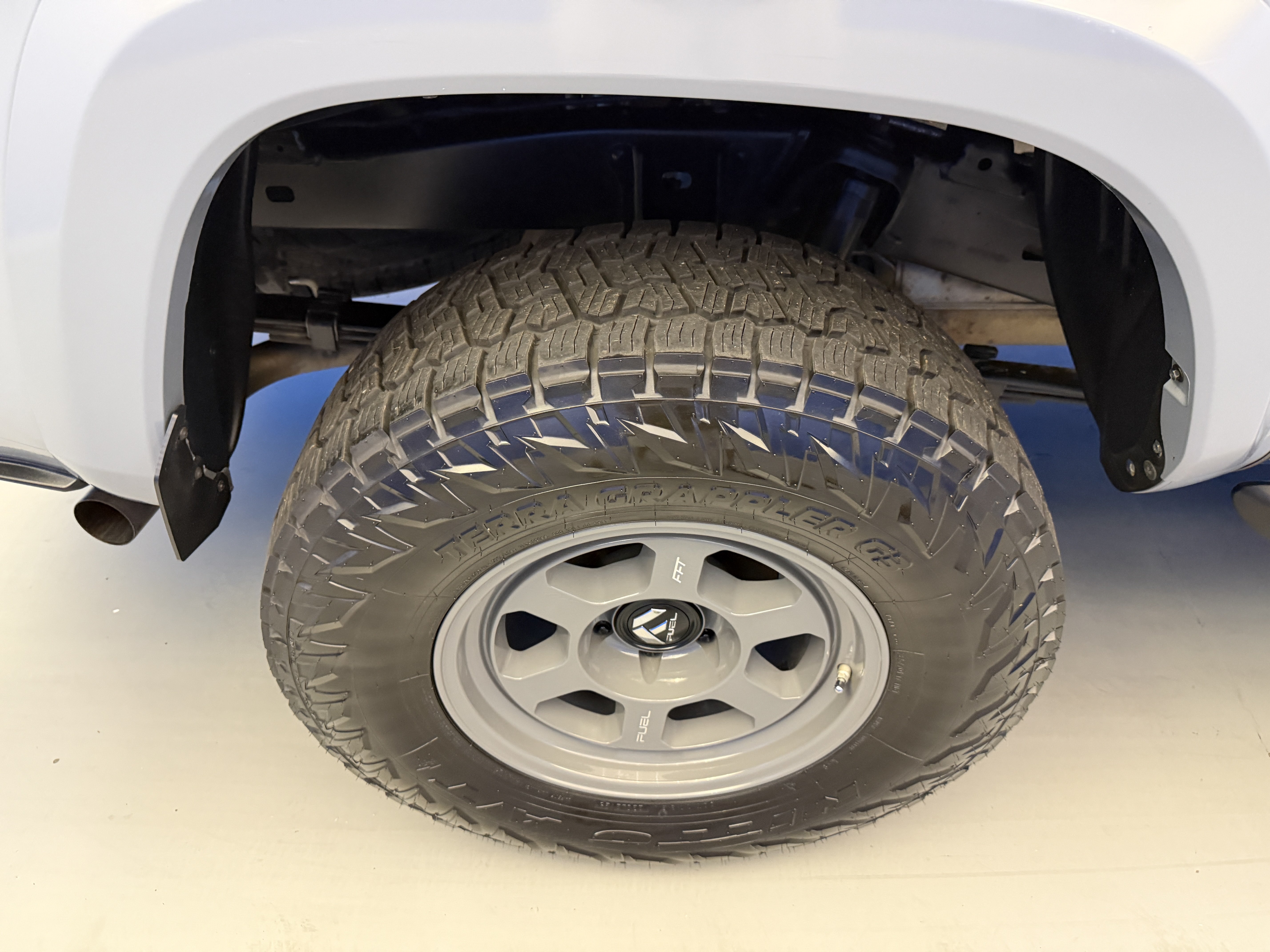 Used 2018 Toyota Tacoma TRD Sport AWD/4WD image 8