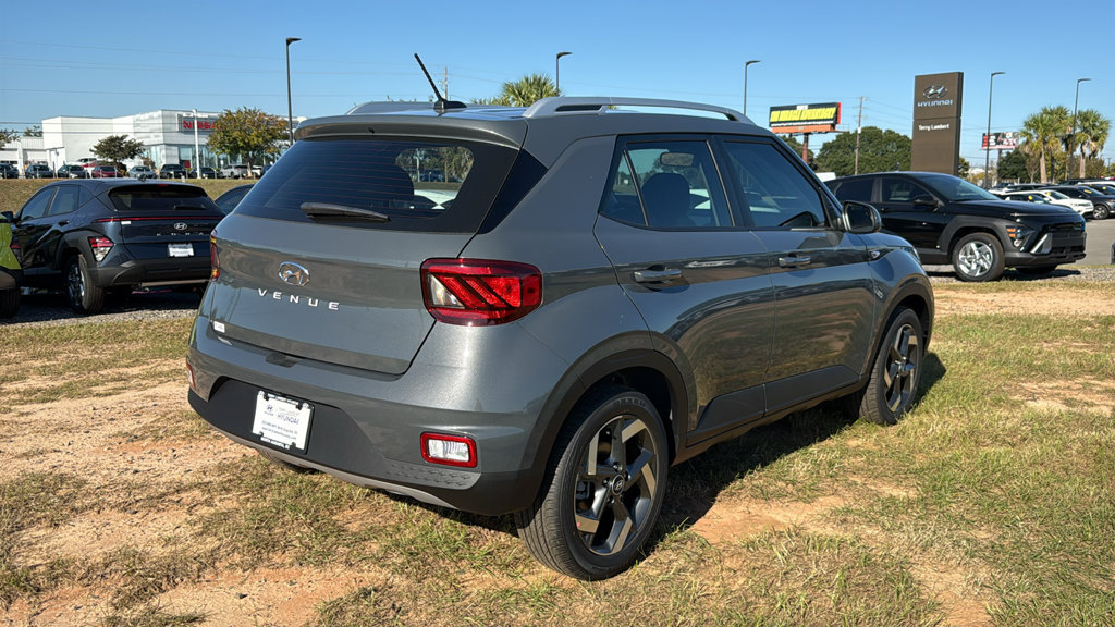 New 2026 Hyundai Venue SEL FWD image 7