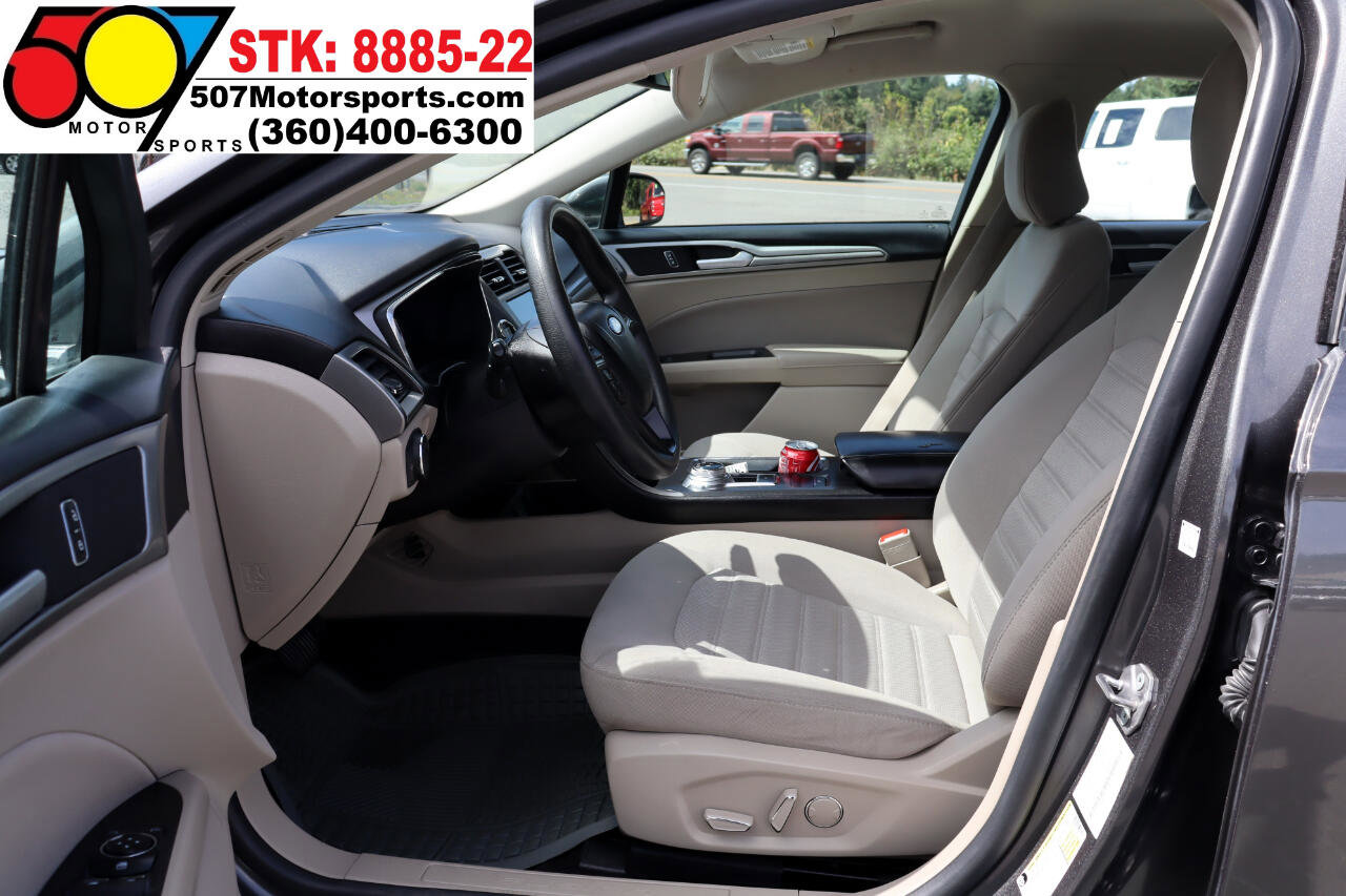 Used 2020 Ford Fusion SE image 11