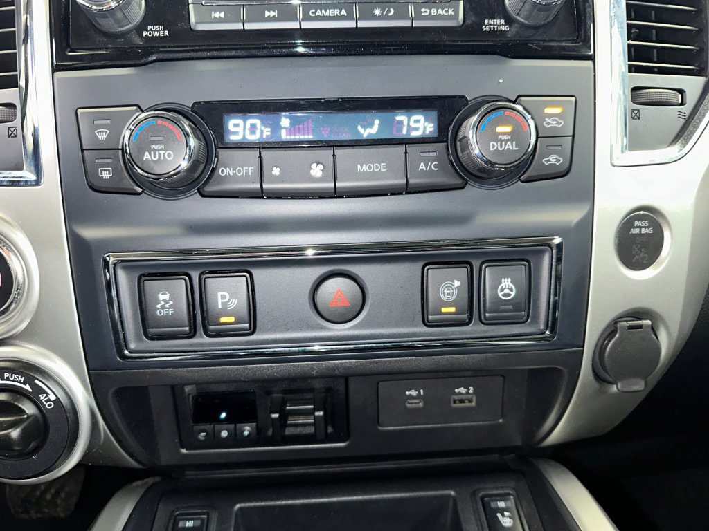 Used 2021 Nissan Titan SL w/ Moonroof Package image 14