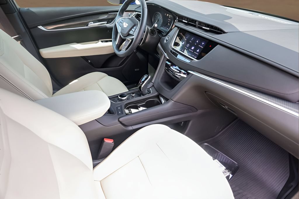 Certified 2025 Cadillac XT5 Sportv w/ Technology Package AWD/4WD image 30