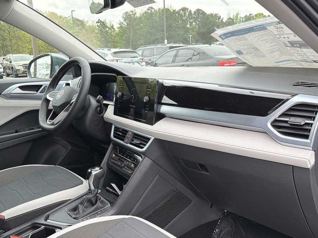 New 2026 Volkswagen Taos SE image 18