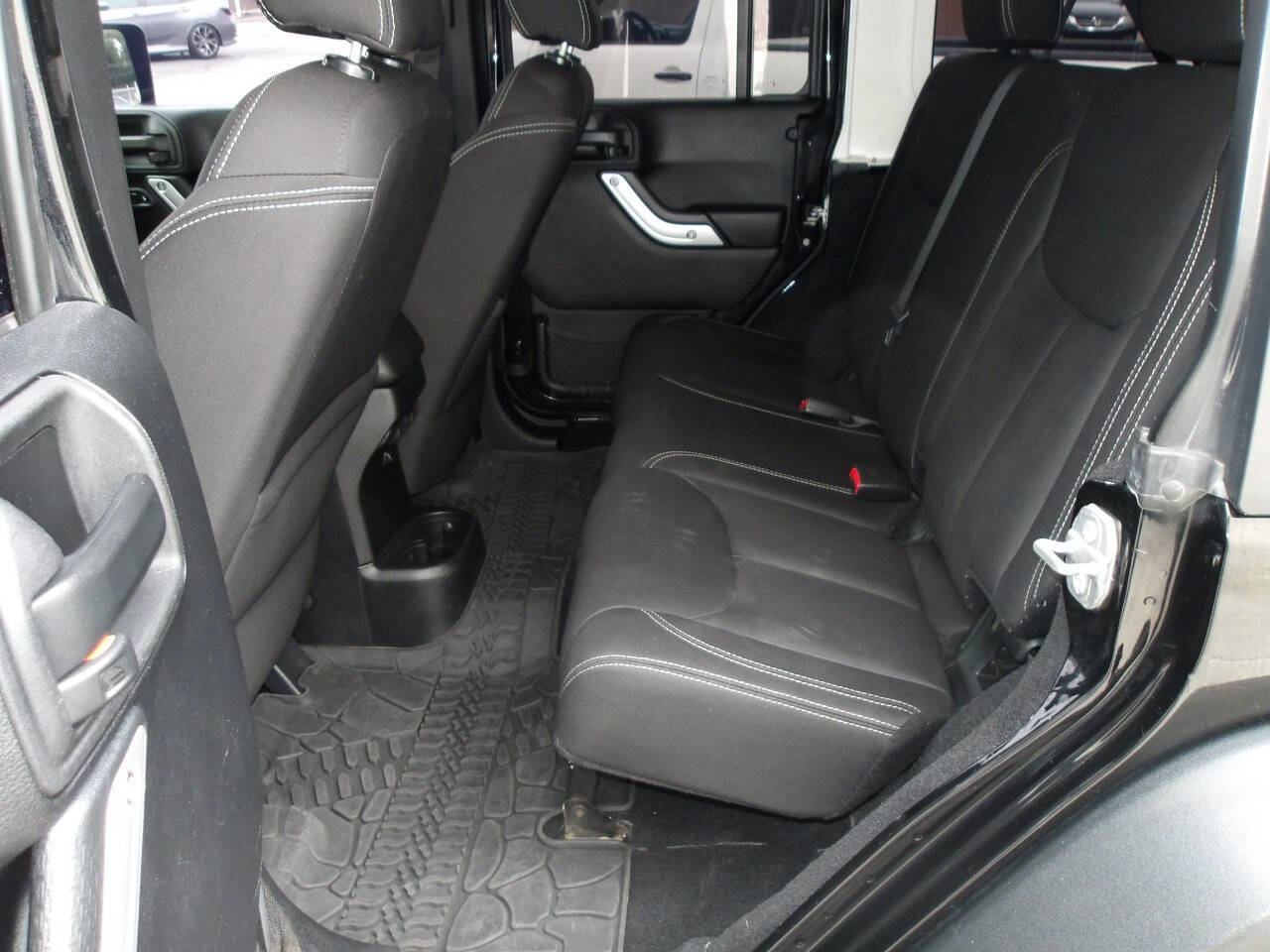 Used 2015 Jeep Wrangler Unlimited Rubicon w/ Dual Top Group AWD/4WD image 25