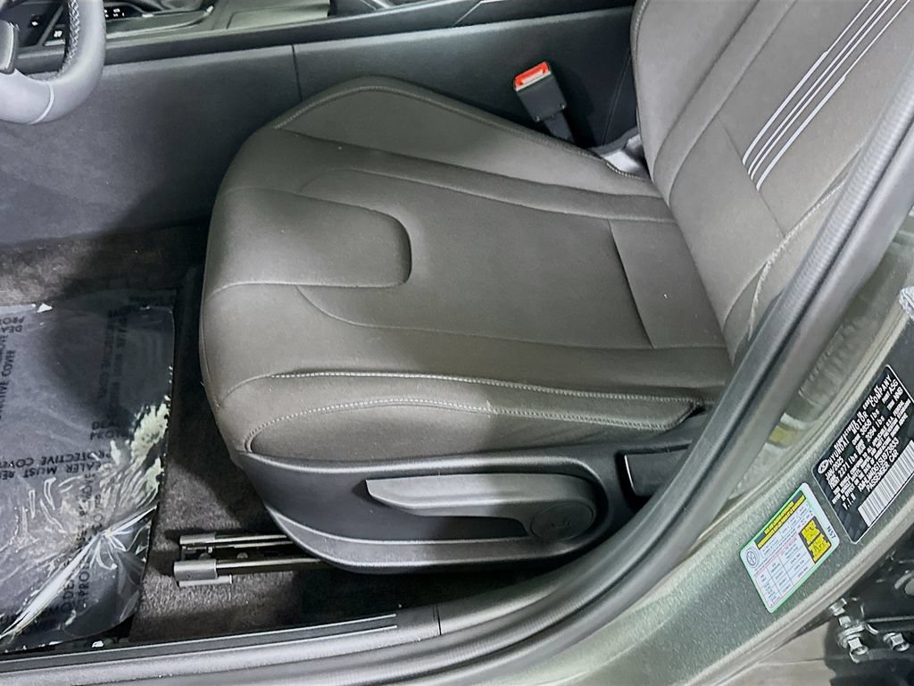Used 2025 Hyundai Elantra Sport FWD image 23