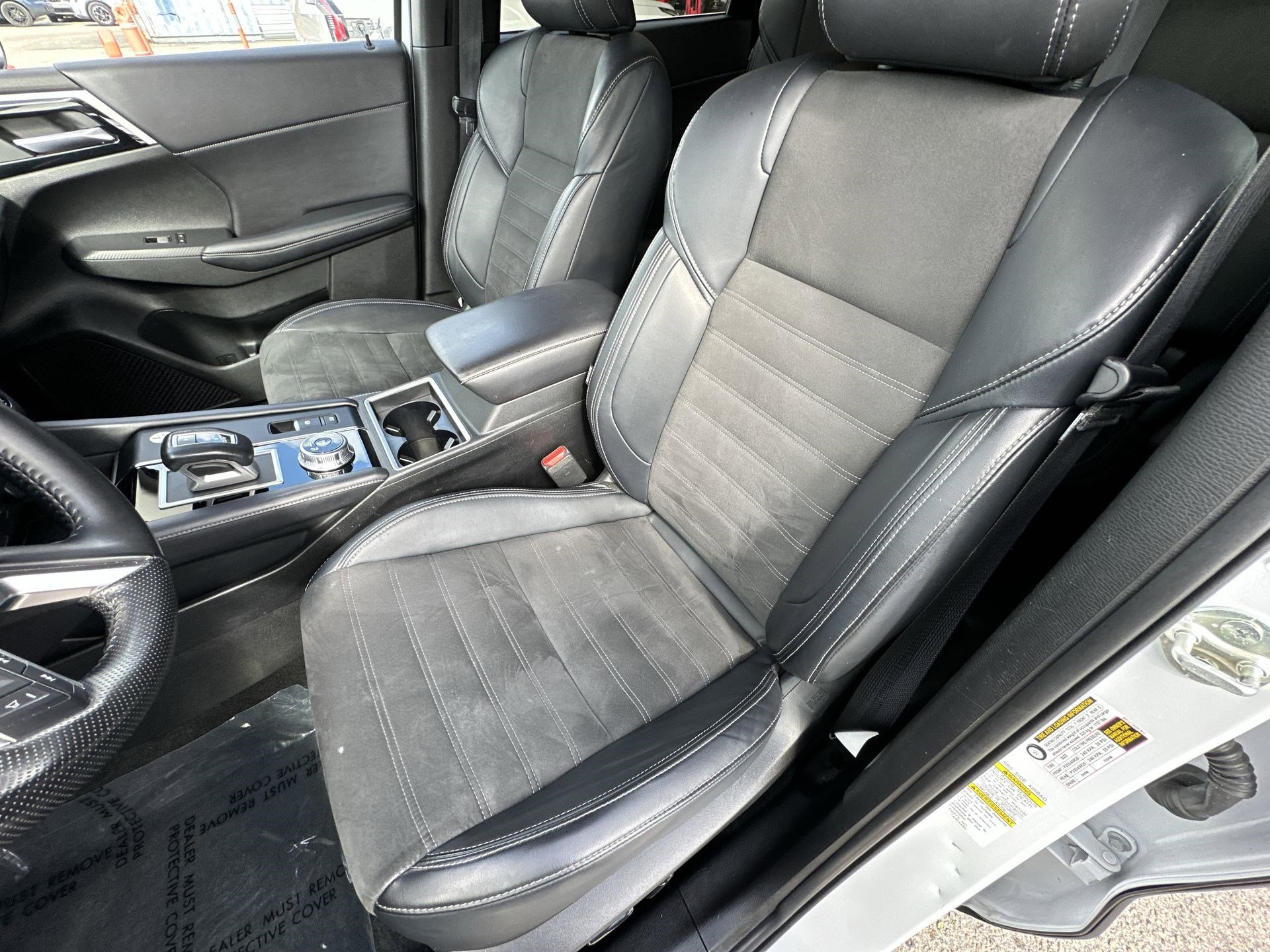 Used 2024 Mitsubishi Outlander SE Black Edition image 13