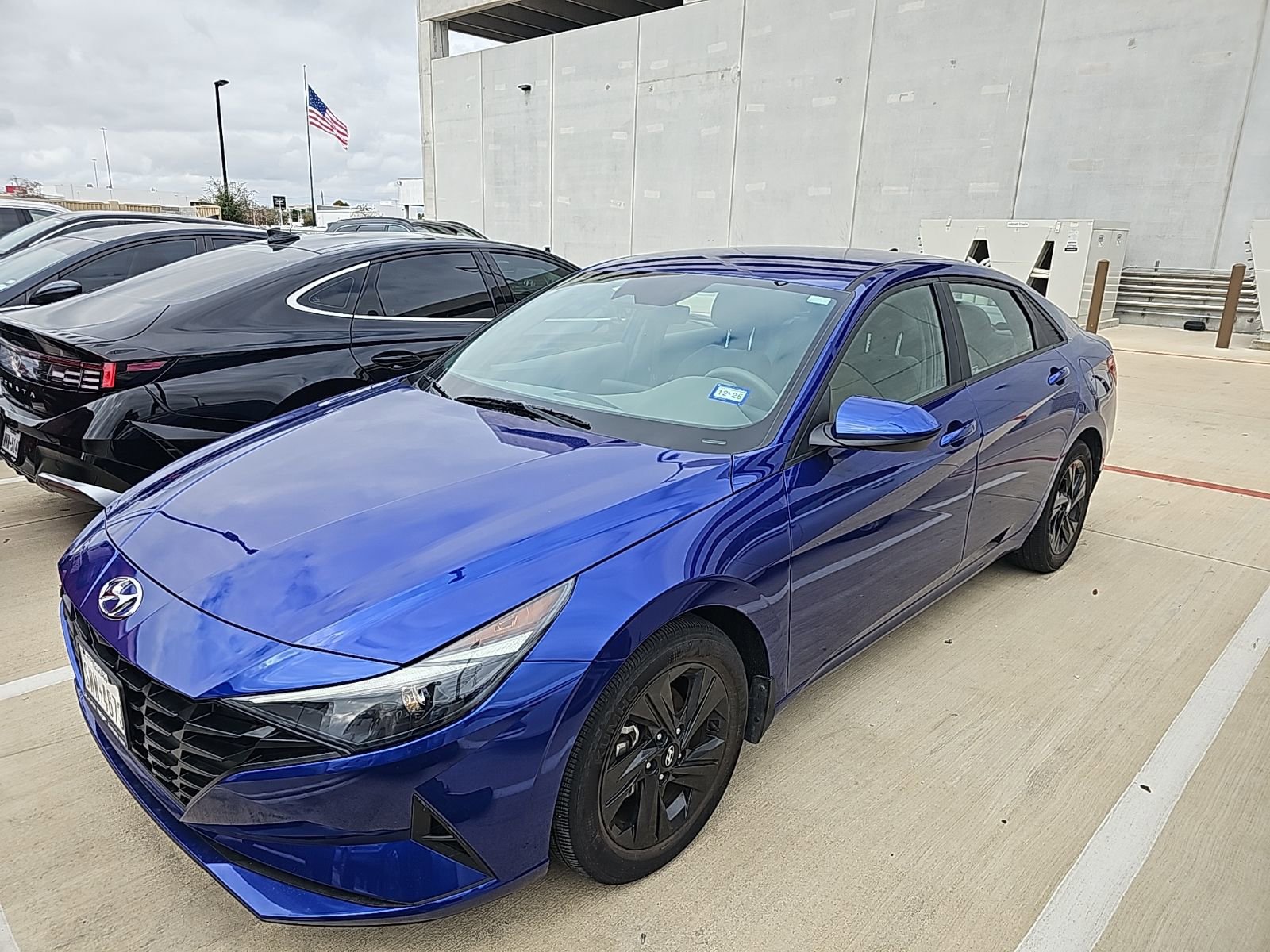 Used 2023 Hyundai Elantra SEL image 1