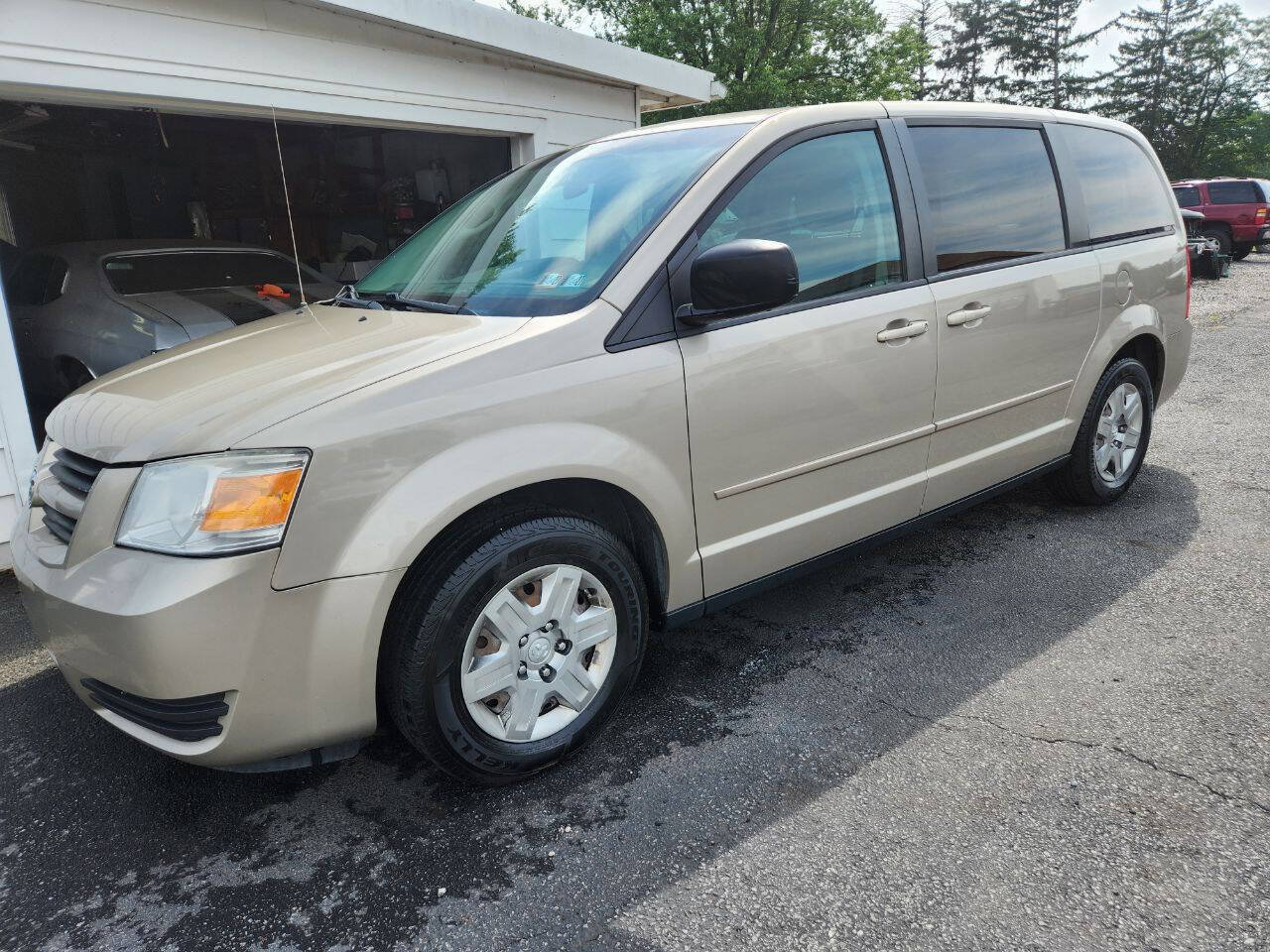 Used 2009 Dodge Grand Caravan SE w/ Climate Group FWD image 2