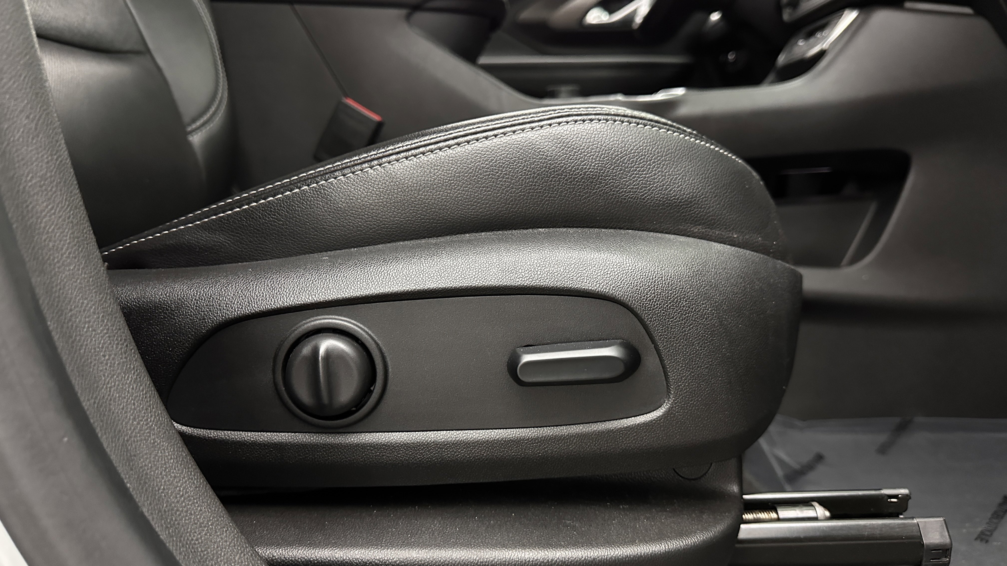 Used 2022 GMC Terrain SLT image 33