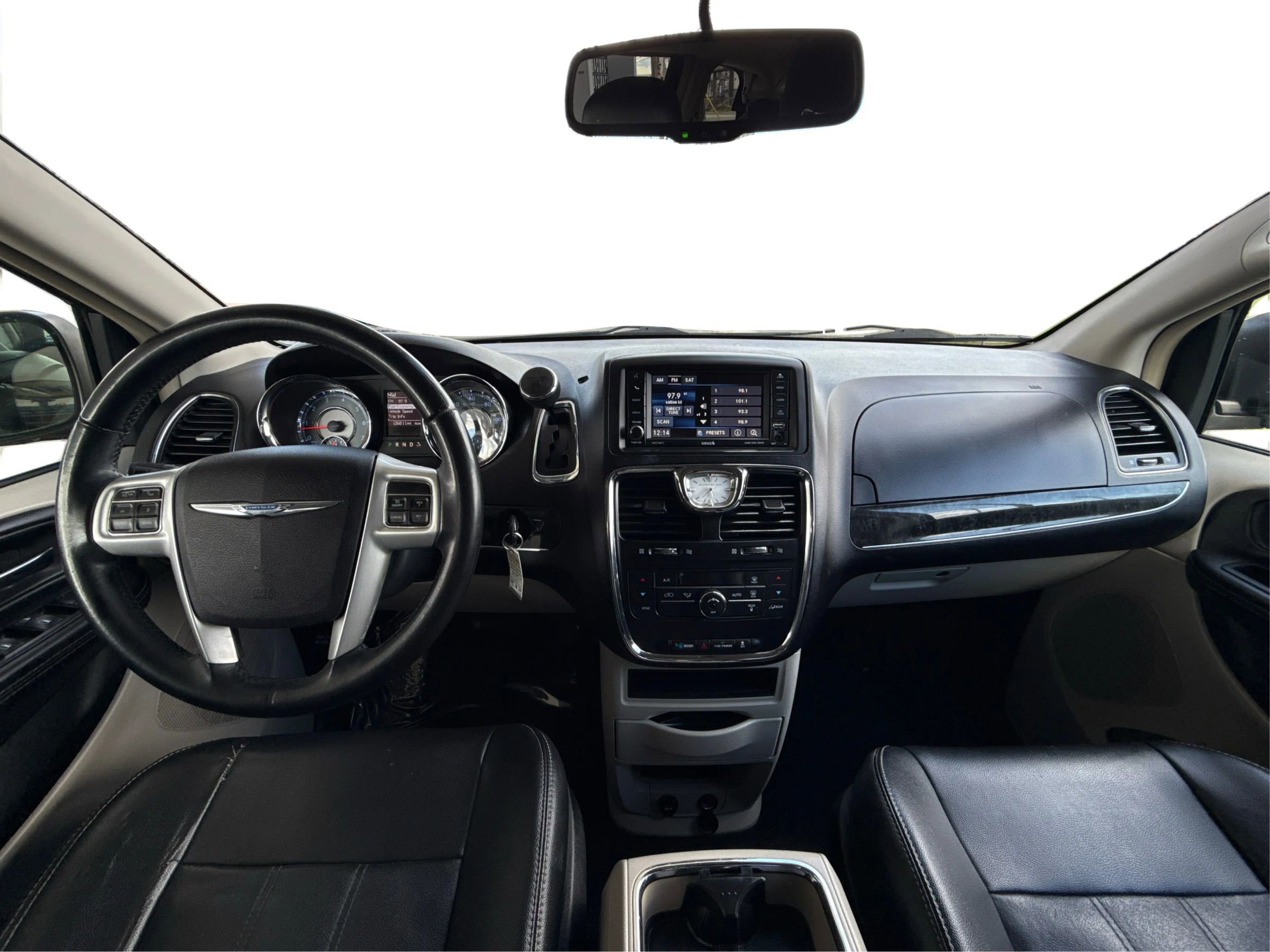 Used 2014 Chrysler Town & Country Touring image 24