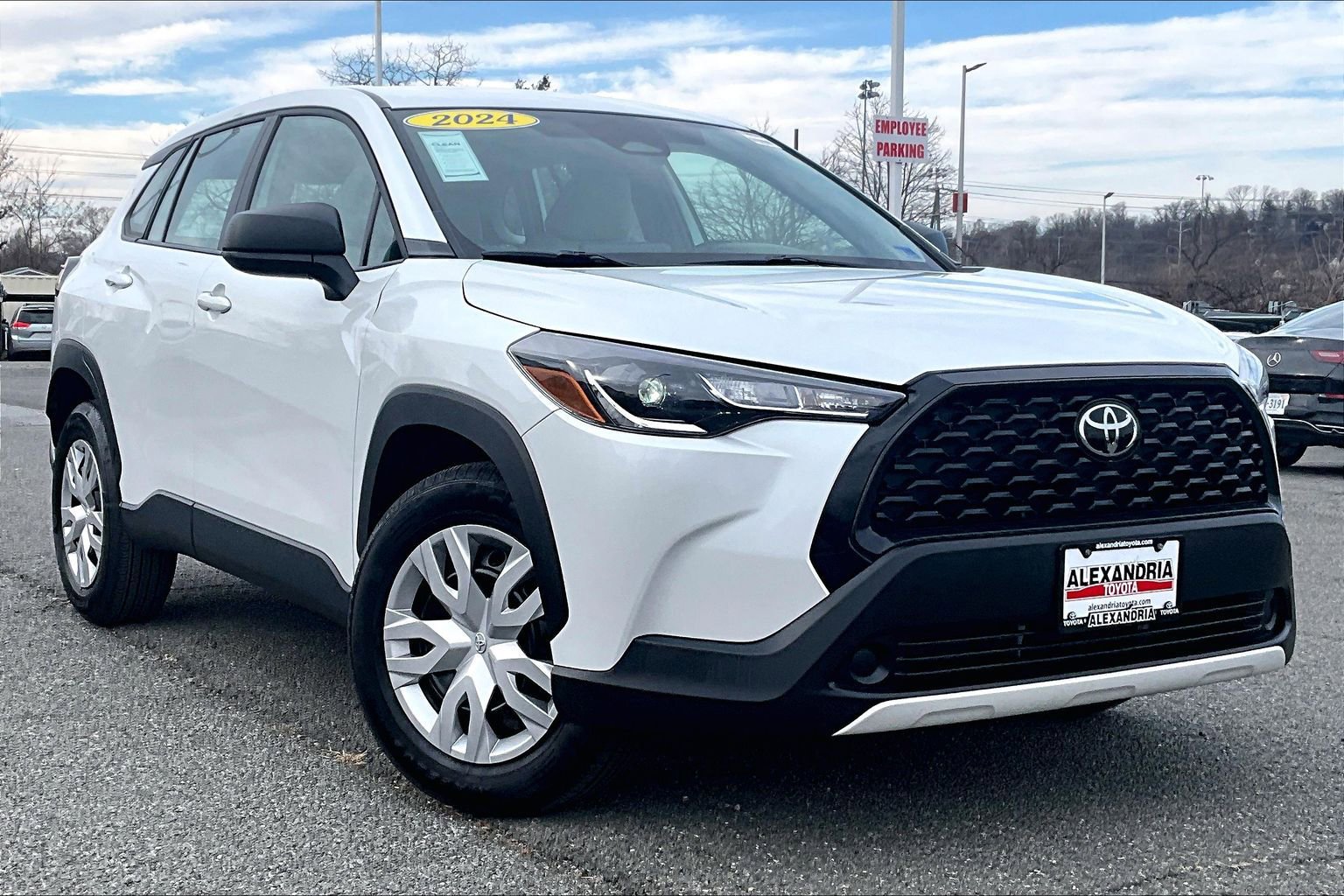 Used 2024 Toyota Corolla Cross L image 2