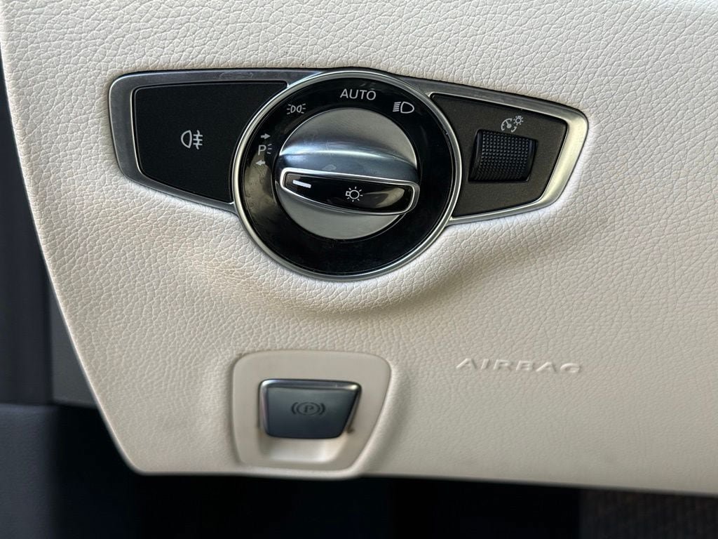 Used 2018 Mercedes-Benz E 300 4MATIC image 27