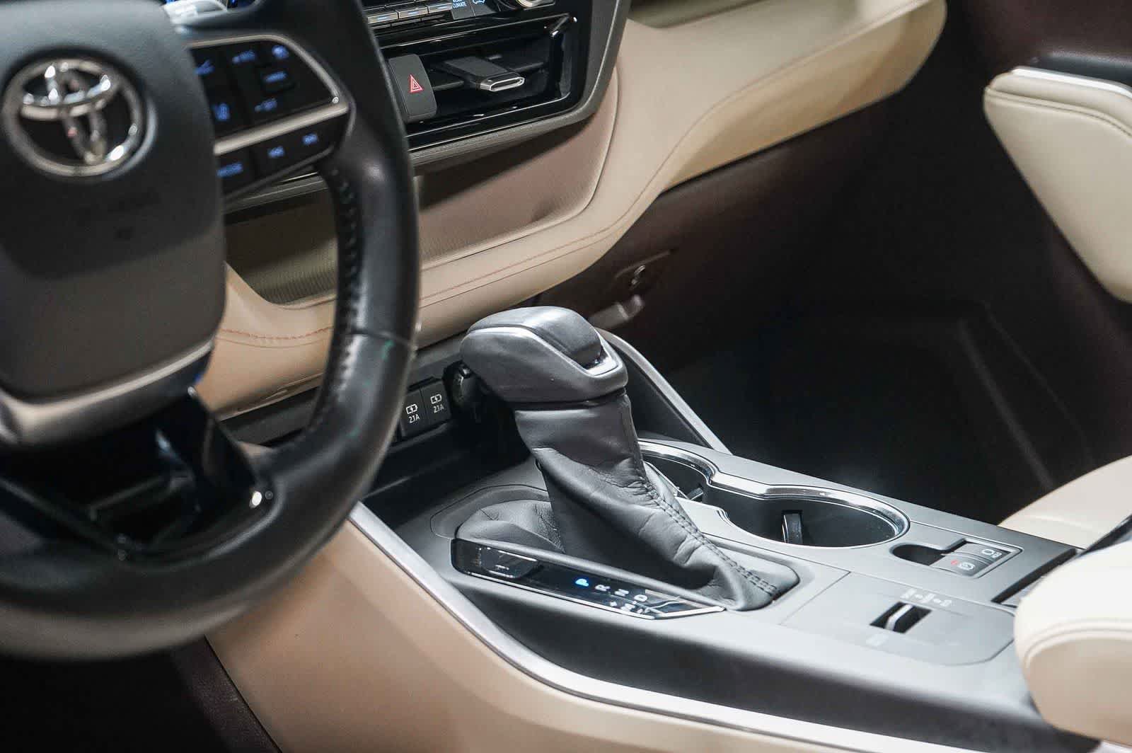 Certified 2020 Toyota Highlander XLE image 25