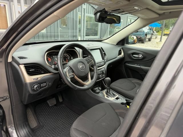 Used 2016 Jeep Cherokee 75th Anniversary AWD/4WD image 18