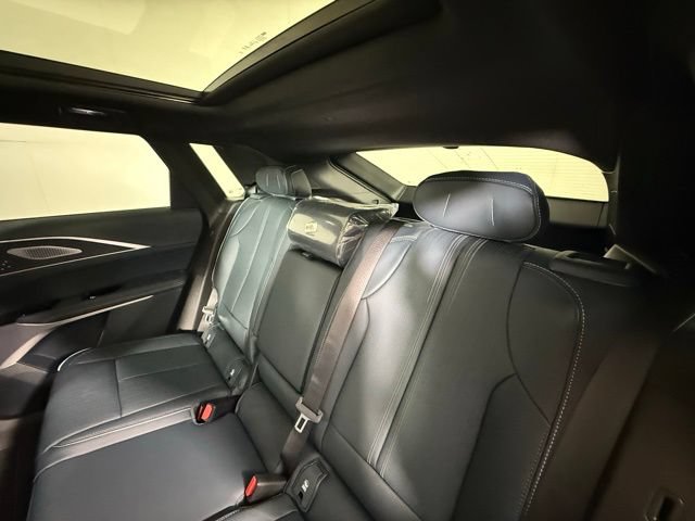 New 2025 Cadillac Lyriq Luxury w/ Nappa Leather Package RWD image 30