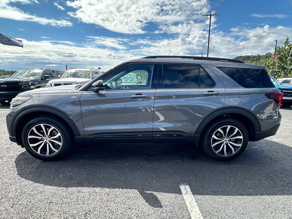 New 2027 Ford Explorer ST-Line AWD/4WD image 2