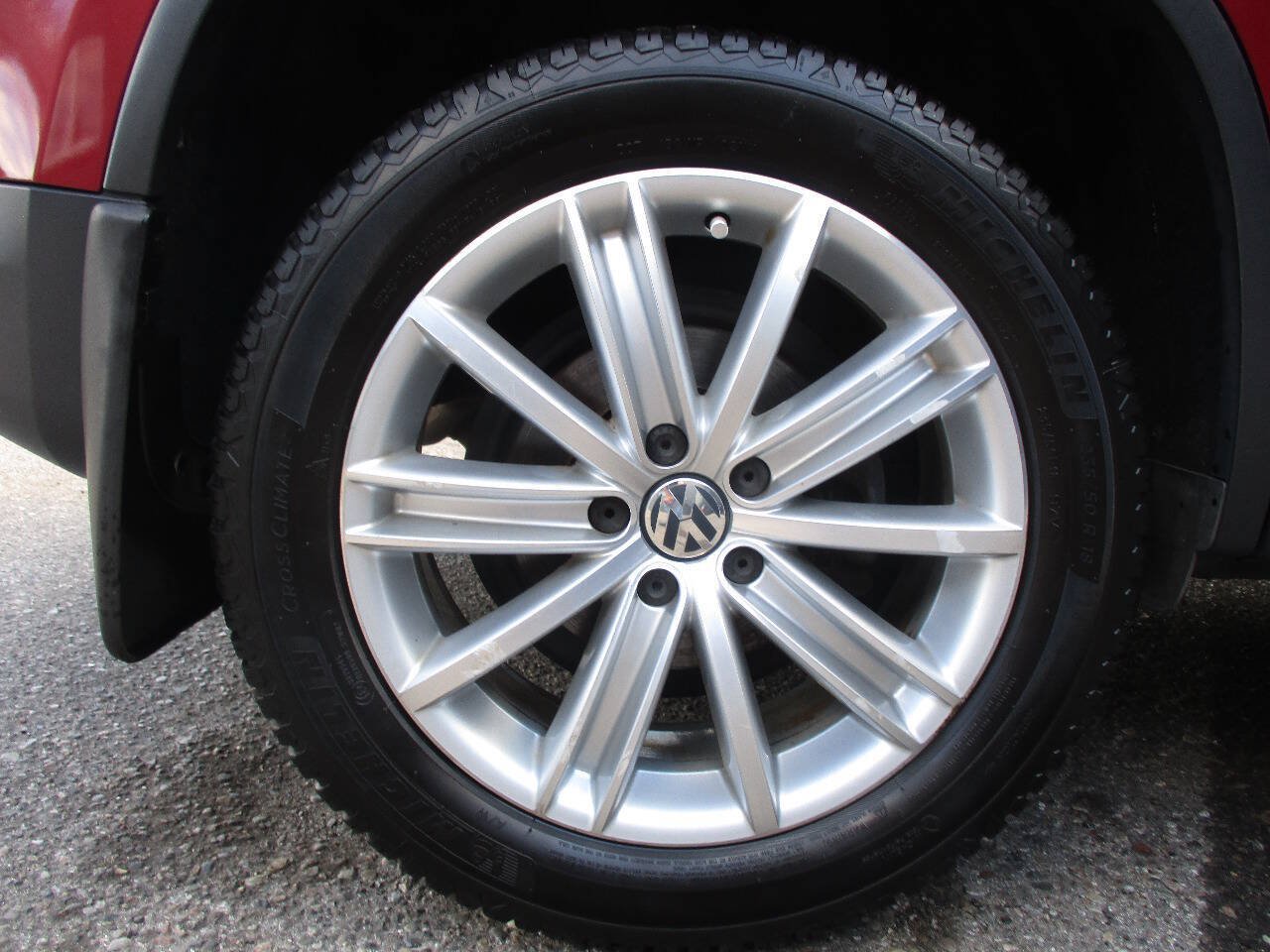Used 2016 Volkswagen Tiguan SE AWD/4WD image 35