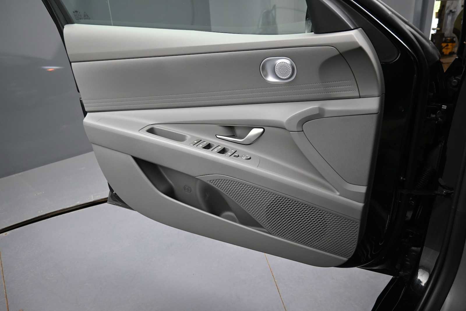 Used 2024 Hyundai Elantra SE FWD image 11