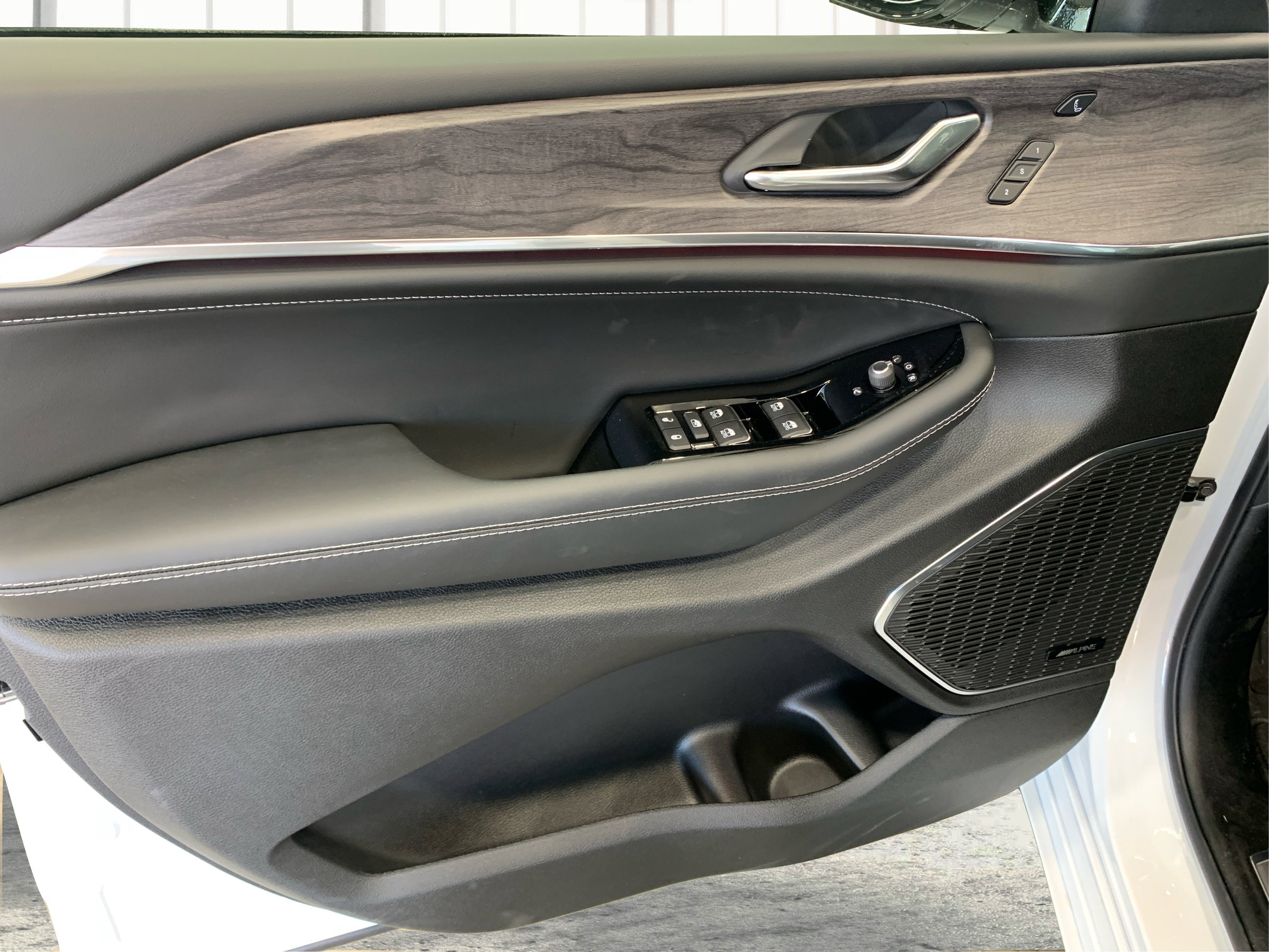 New 2025 Jeep Grand Cherokee Overland w/ Adv Protech Group III image 19