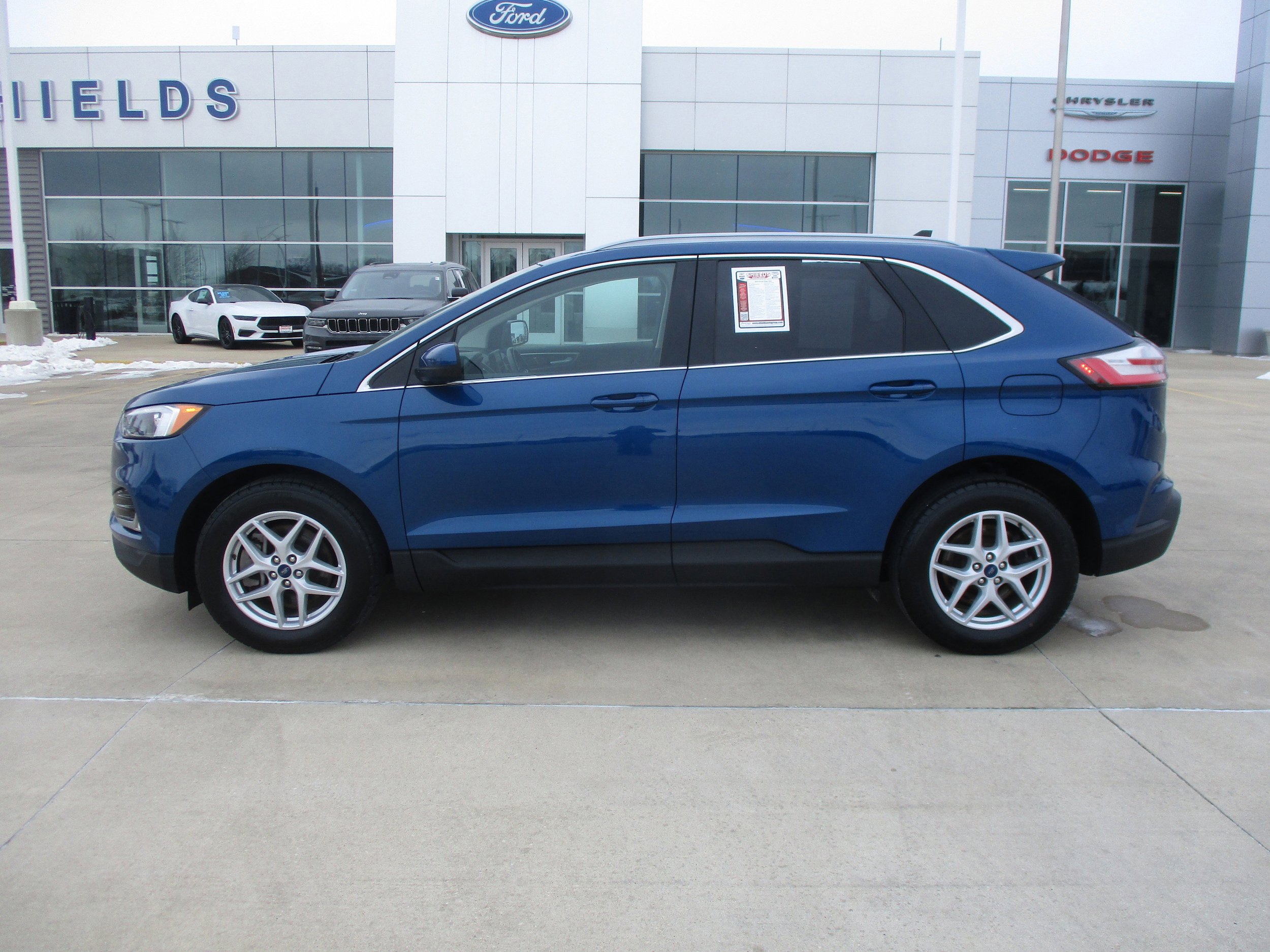 Used 2024 Ford Edge SEL w/ Convenience Package AWD/4WD image 3