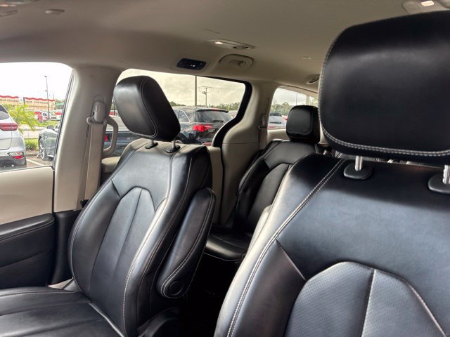 Used 2023 Chrysler Pacifica Touring-L FWD image 22