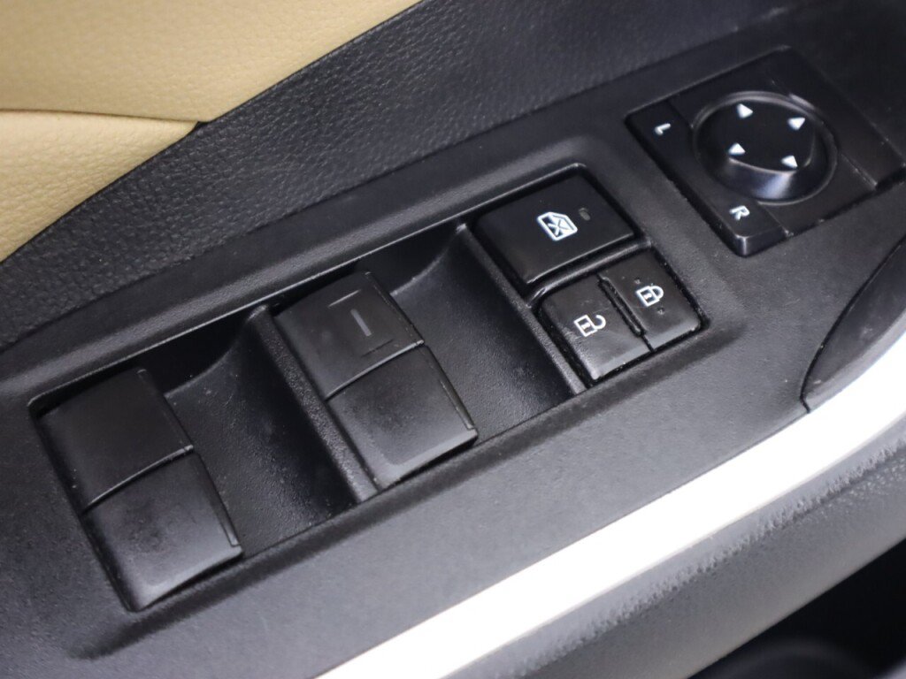 Used 2021 Toyota RAV4 LE FWD image 27