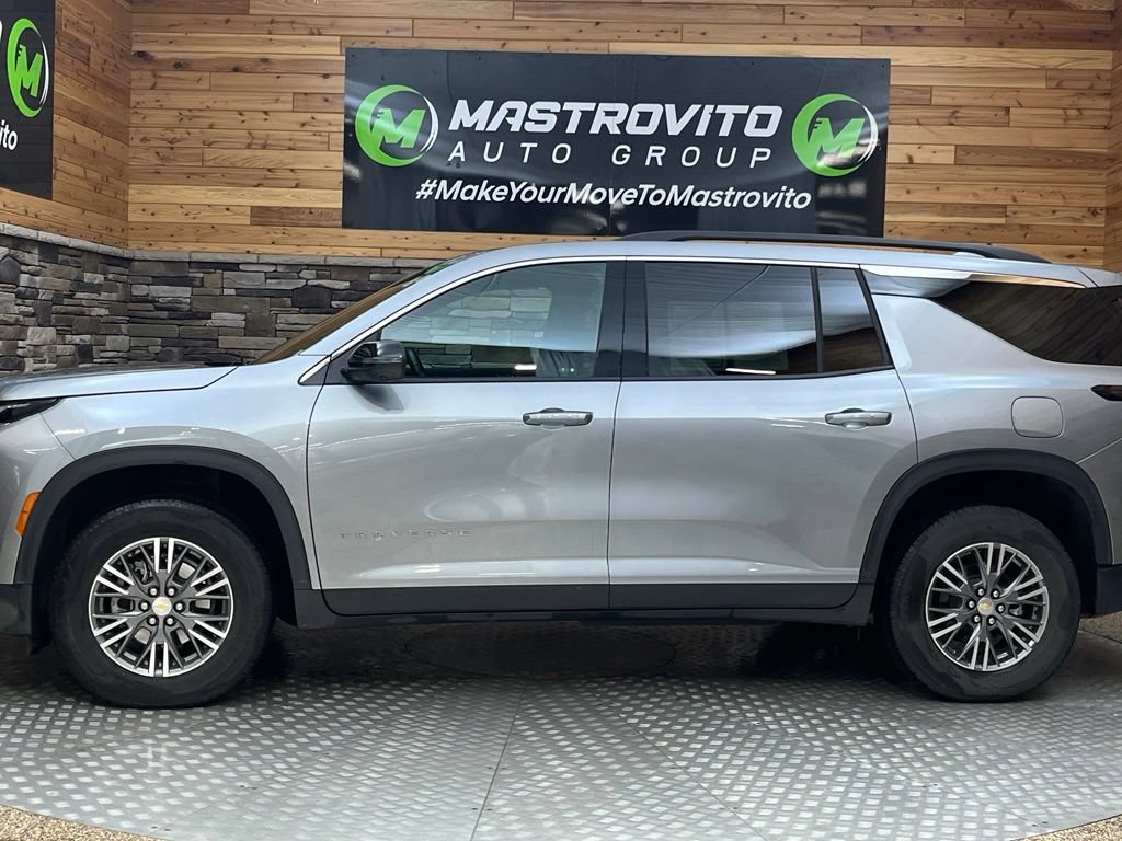 Used 2025 Chevrolet Traverse LT w/ Driver Confidence Package AWD/4WD image 9