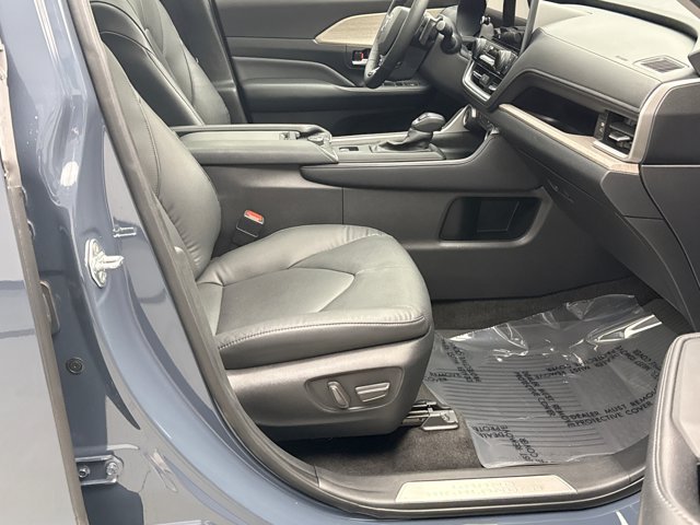 Used 2024 Toyota Grand Highlander AWD image 17
