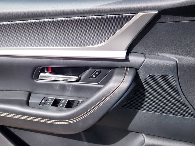 Used 2025 MAZDA CX-70 Plug-In Hybrid w/ Premium Pkg image 6