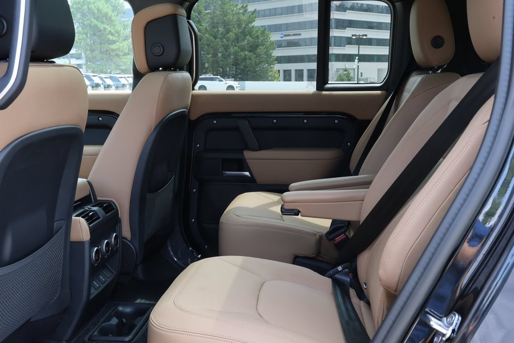 New 2026 Land Rover Defender 130 X-Dynamic SE AWD/4WD image 32