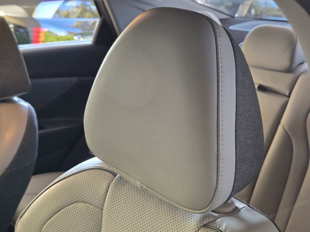 Certified 2021 Hyundai Elantra Limited w/ Cargo Package image 14