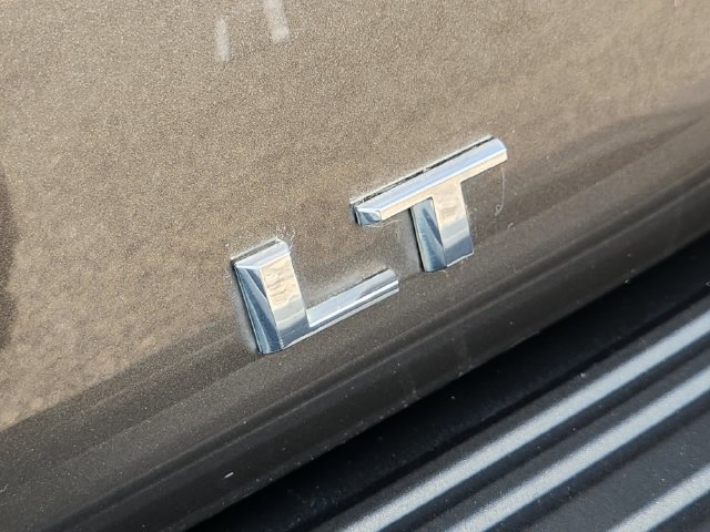 Used 2021 Chevrolet Suburban LT RWD image 12