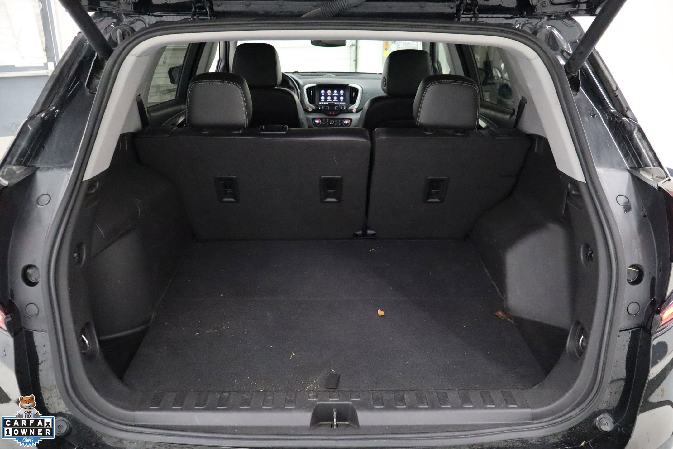 Used 2024 GMC Terrain SLT image 28