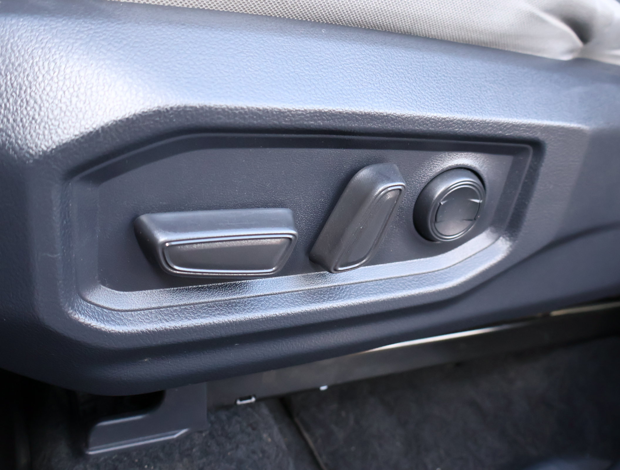 Used 2025 Toyota Tundra SR5 w/ SR5 Convenience Package AWD/4WD image 9