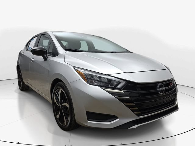 Used 2024 Nissan Versa SR FWD image 3