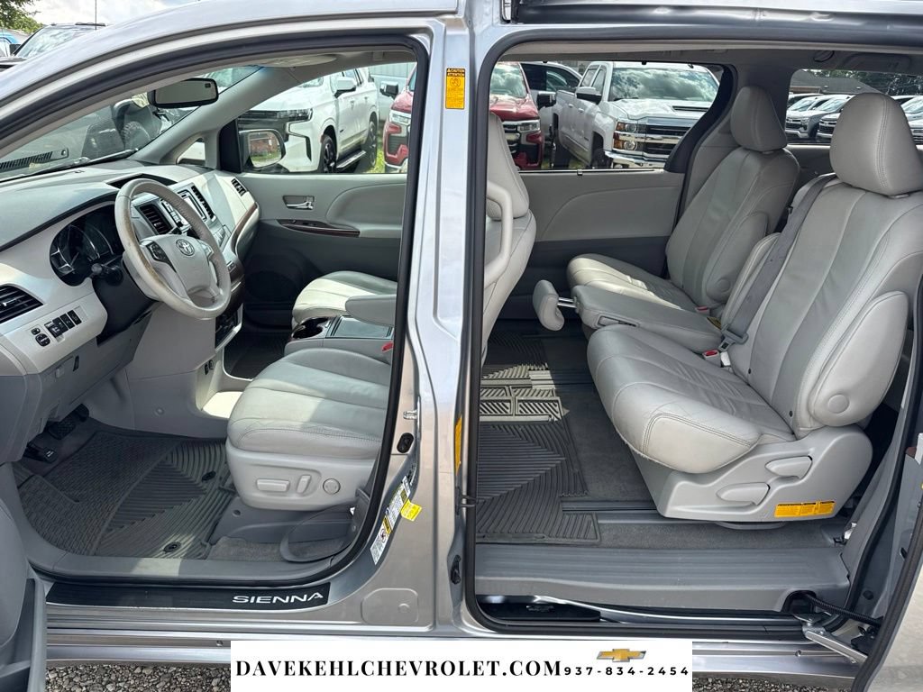 Used 2014 Toyota Sienna XLE w/ Entertainment Package FWD image 19