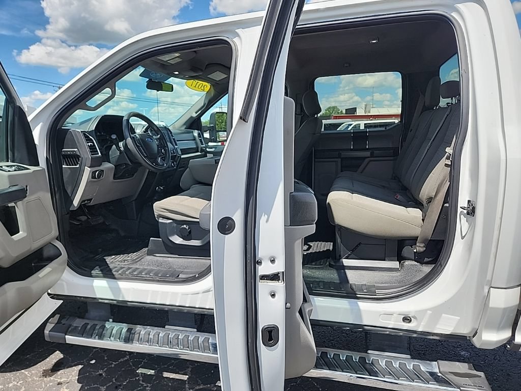 Used 2017 Ford F250 XLT AWD/4WD image 9