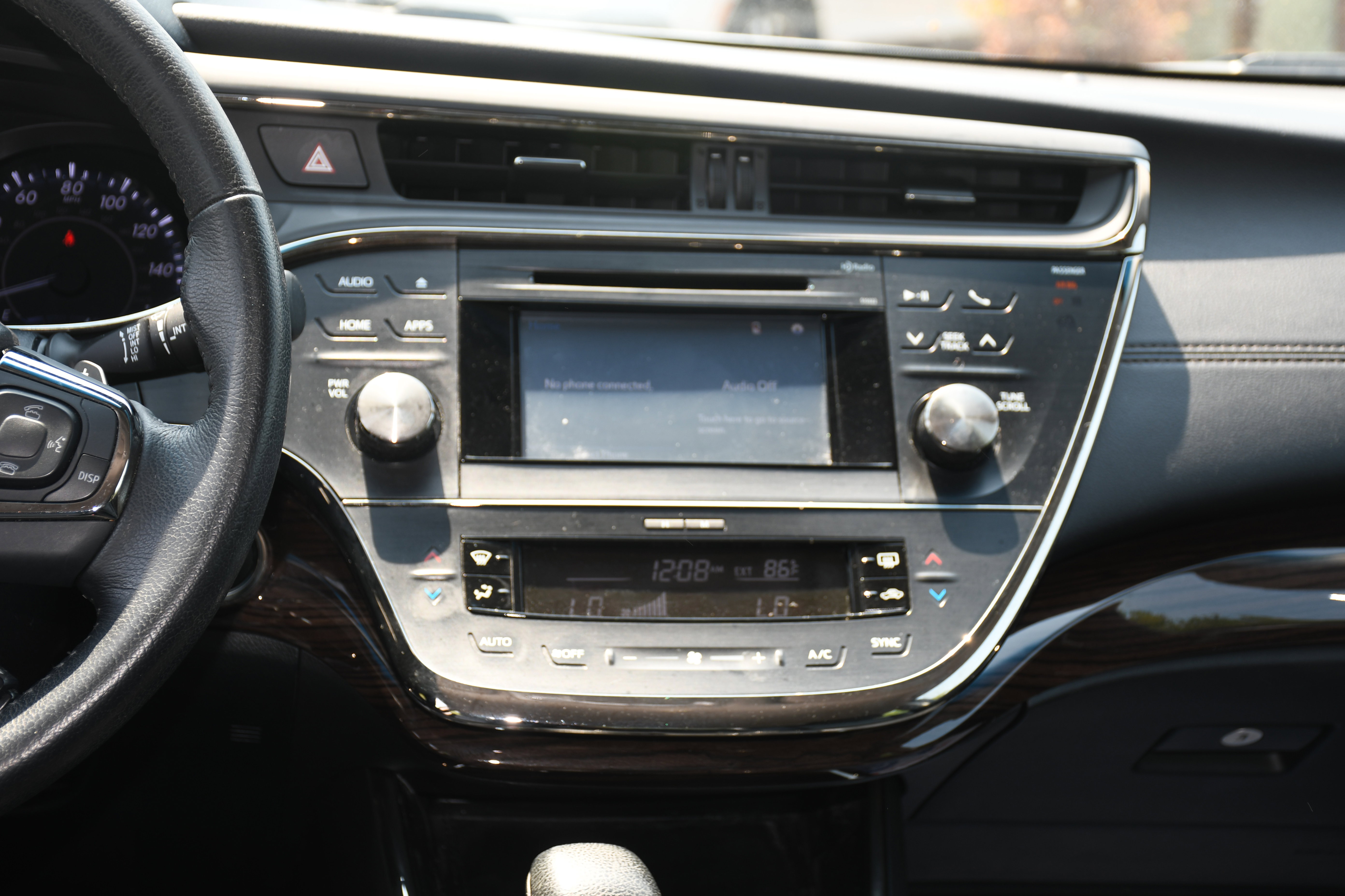 Used 2015 Toyota Avalon XLE FWD image 16