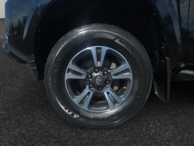 Used 2019 Toyota Tacoma TRD Sport AWD/4WD image 4
