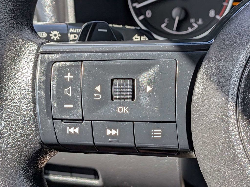 Used 2024 Nissan Rogue S FWD image 25