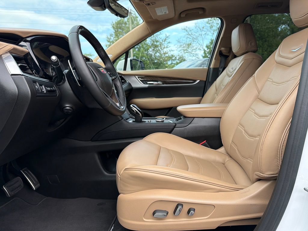 Certified 2025 Cadillac XT6 Sport w/ Platinum Package AWD/4WD image 2